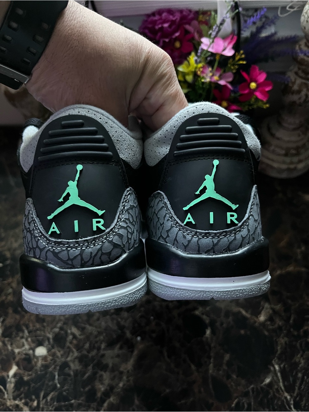 Jordan 3 Retro
Green Glow
Streetwear/Lifestyle Shoes
Size 4 Youth/5.5 Women - Picture 7 of 11